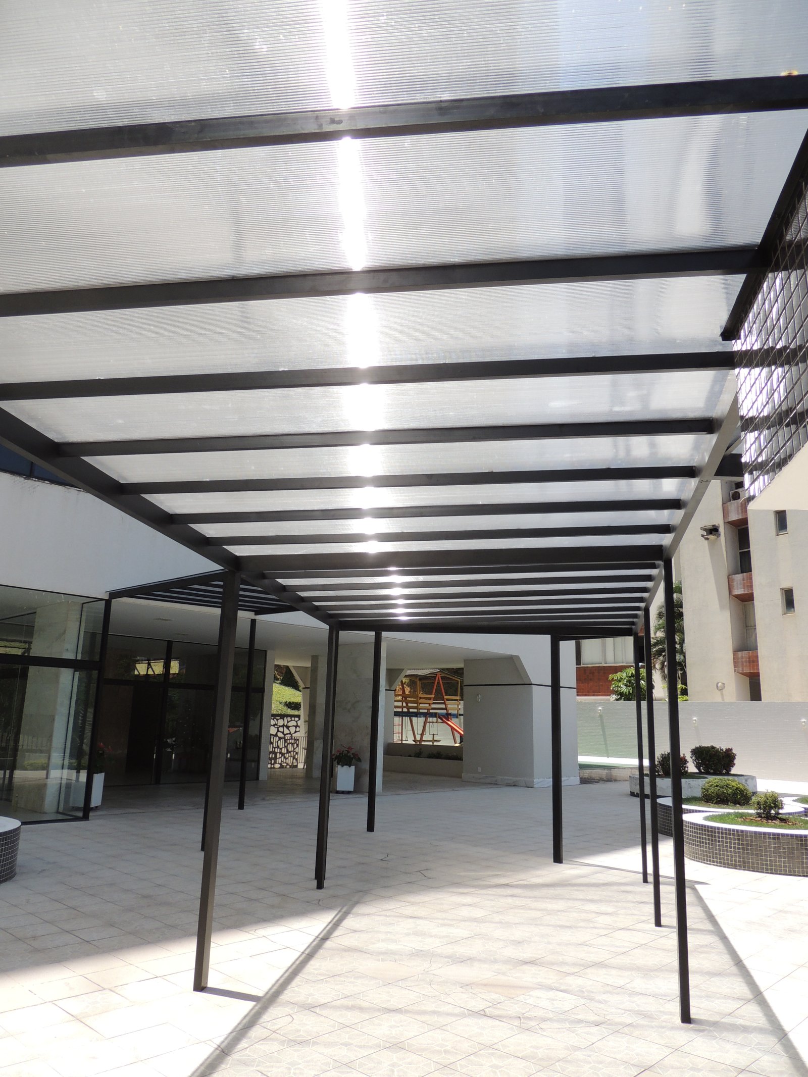 https://www.alumaresquadrias.com.br/products/uploads/_original/coberturas-policarbonato-682689.jpg