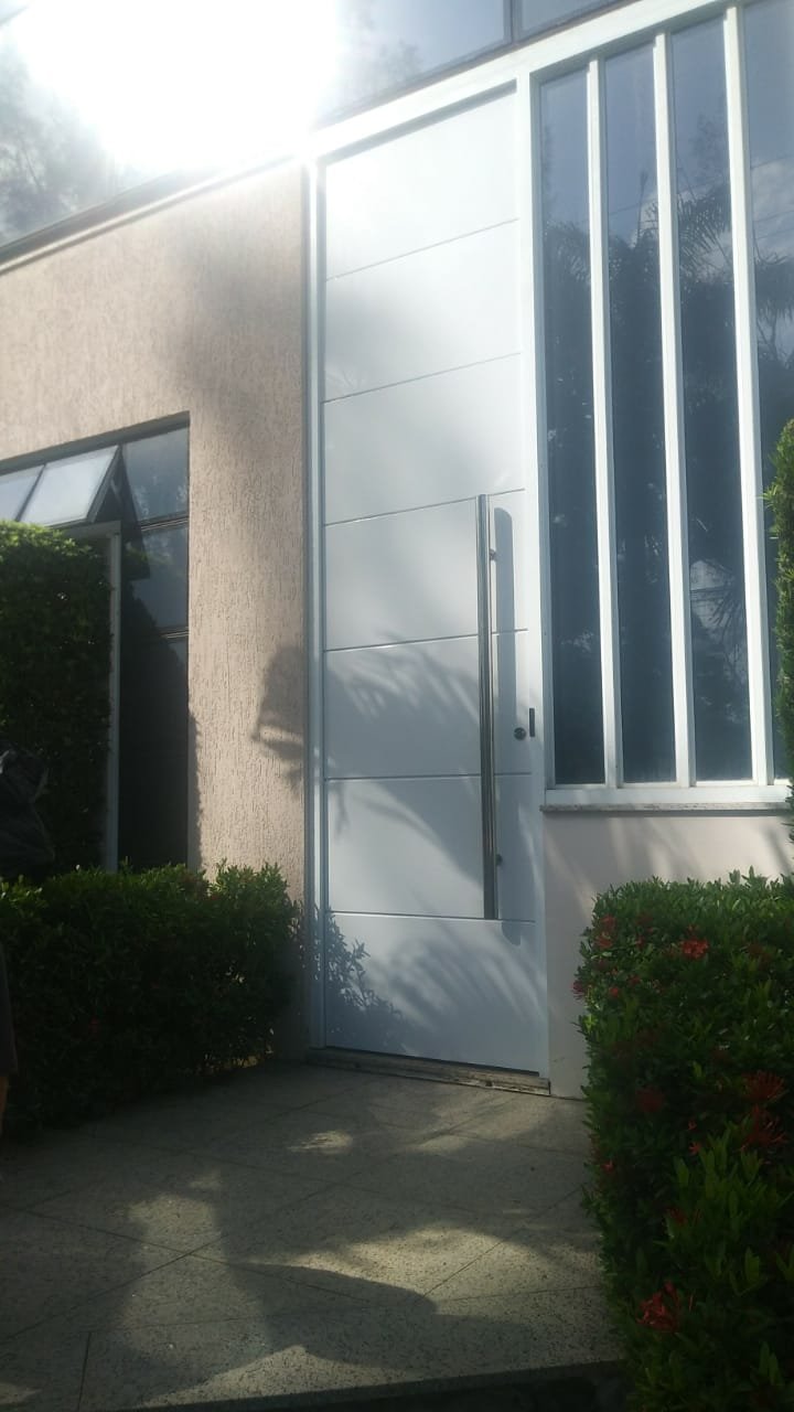 https://www.alumaresquadrias.com.br/products/uploads/_original/portas-pivotantes-152761.jpg