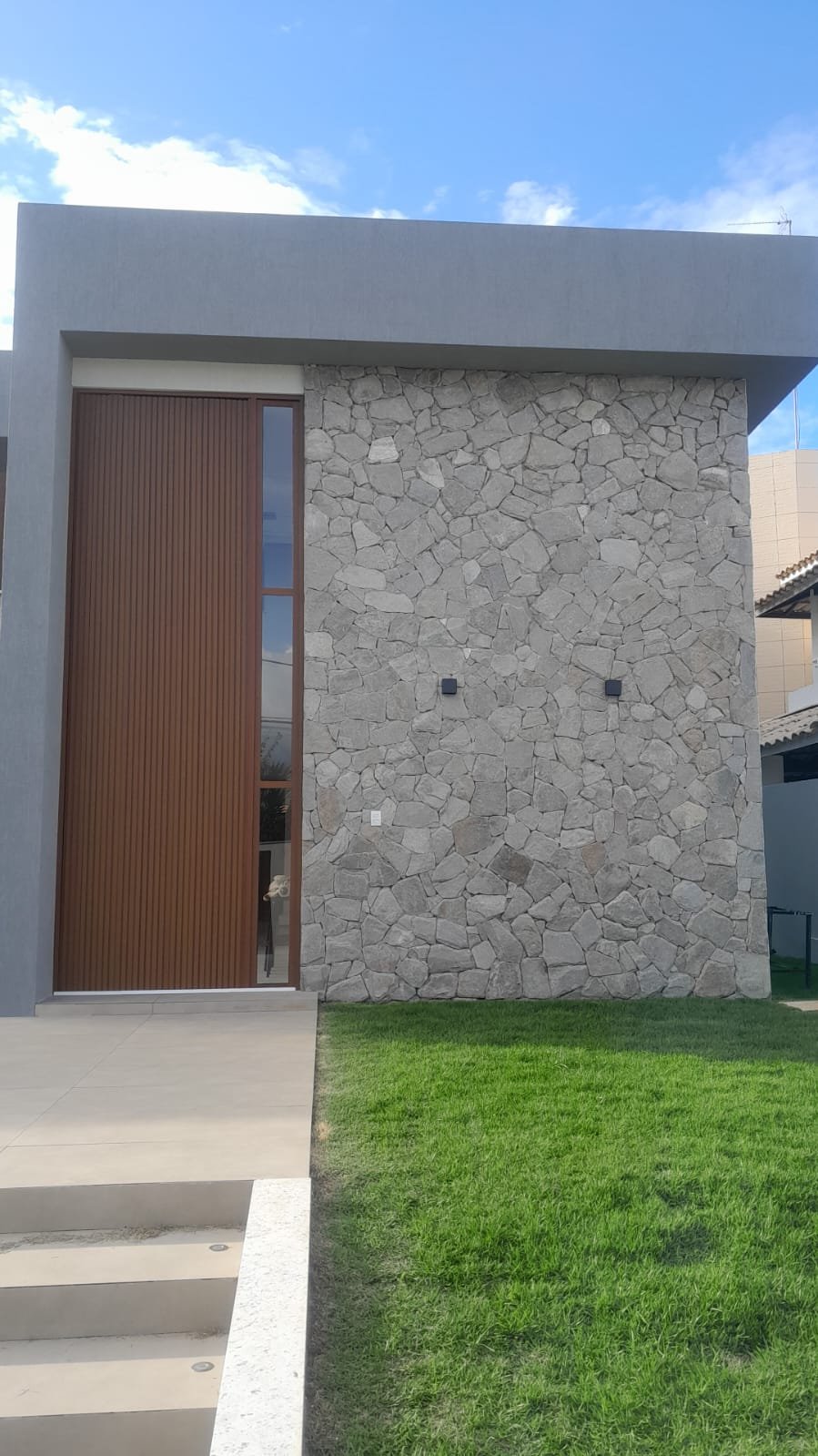 https://www.alumaresquadrias.com.br/products/uploads/_original/portas-pivotantes-690181.jpg
