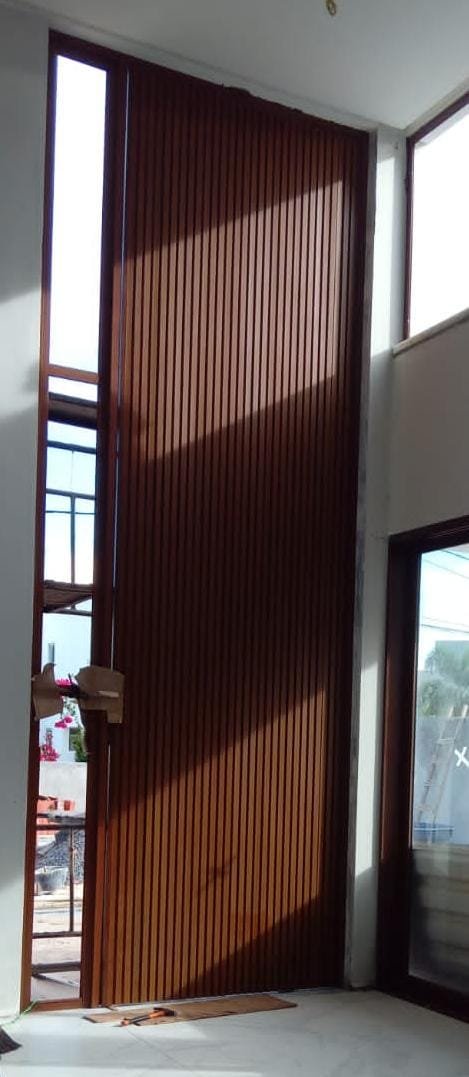https://www.alumaresquadrias.com.br/products/uploads/_original/portas-pivotantes-982329.jpg